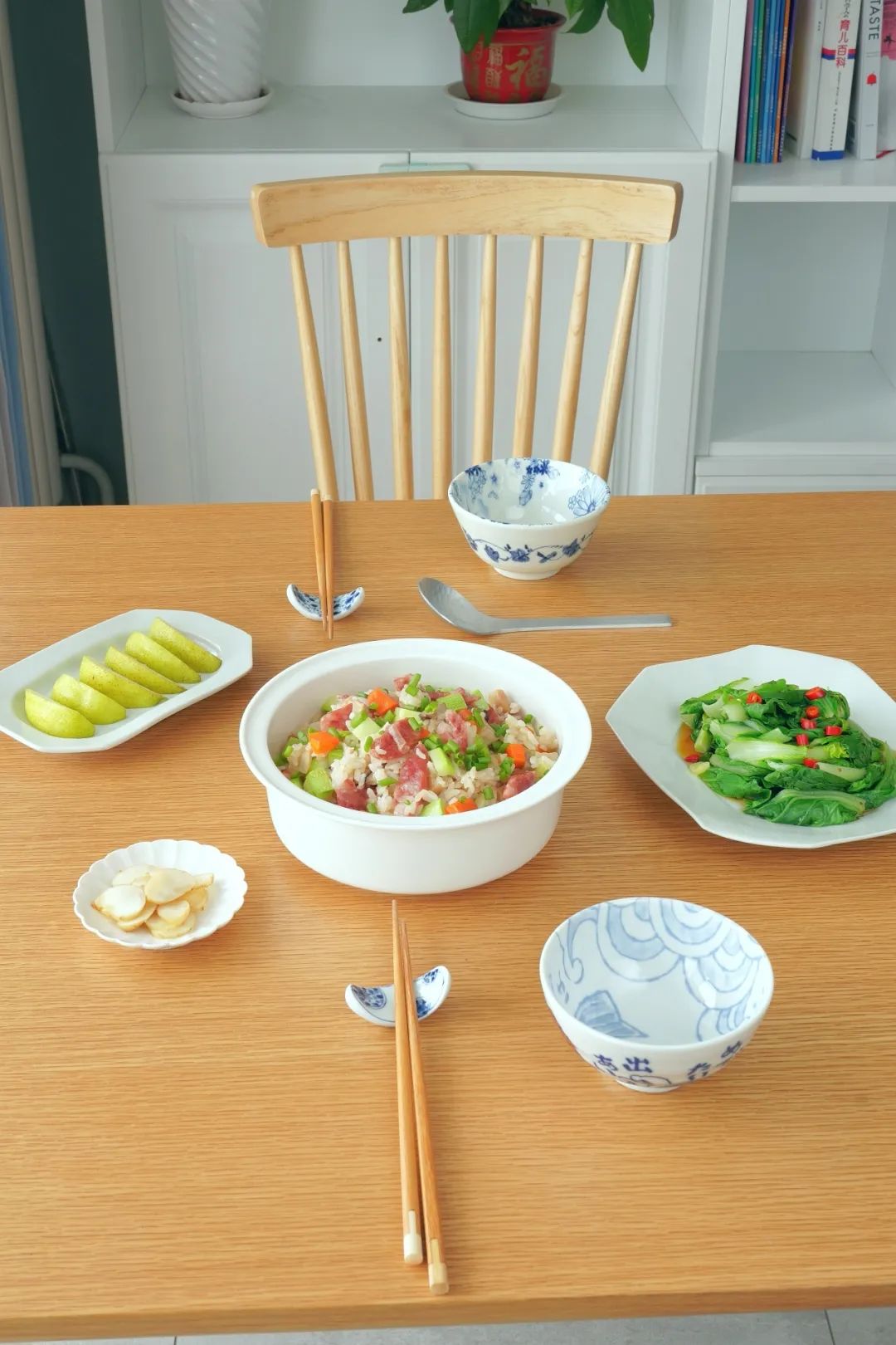 我家的家常饭菜，搭配的原则还是我常唠叨的那几条