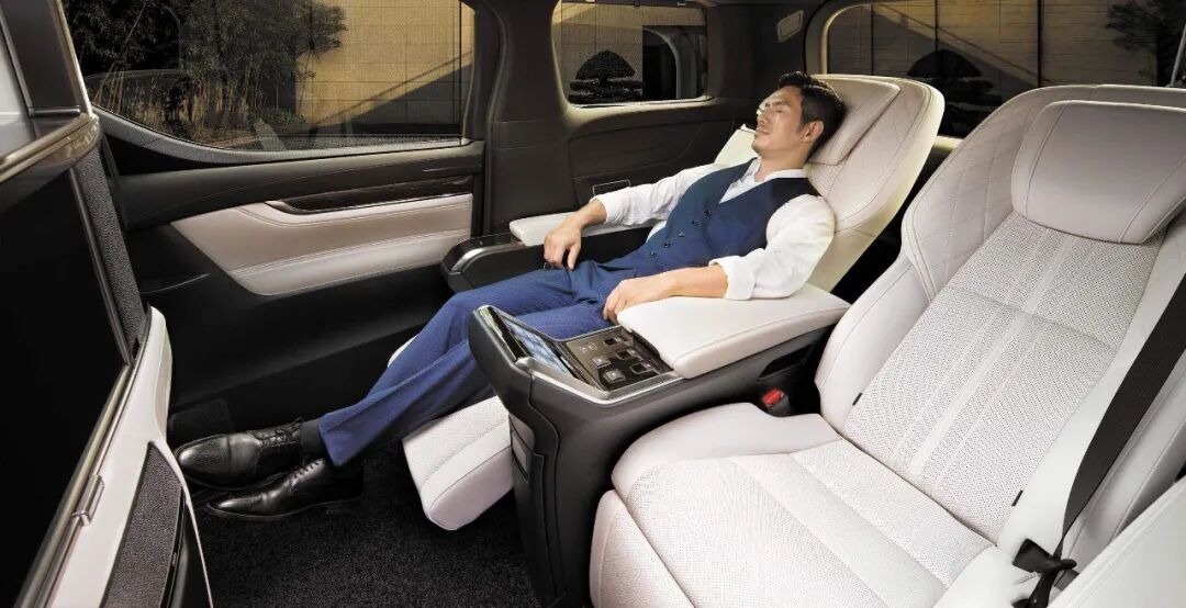 加价前116.6万起， MPV中的“劳斯莱斯”，雷克萨斯LM