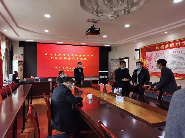 櫻花夾道怒放，領(lǐng)導(dǎo)深情關(guān)懷