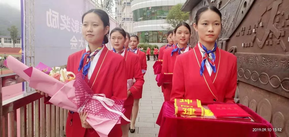 天坤城口职教中心 隆重庆祝第35个教师节 天坤城口职教中心 隆重庆祝第35个教师节