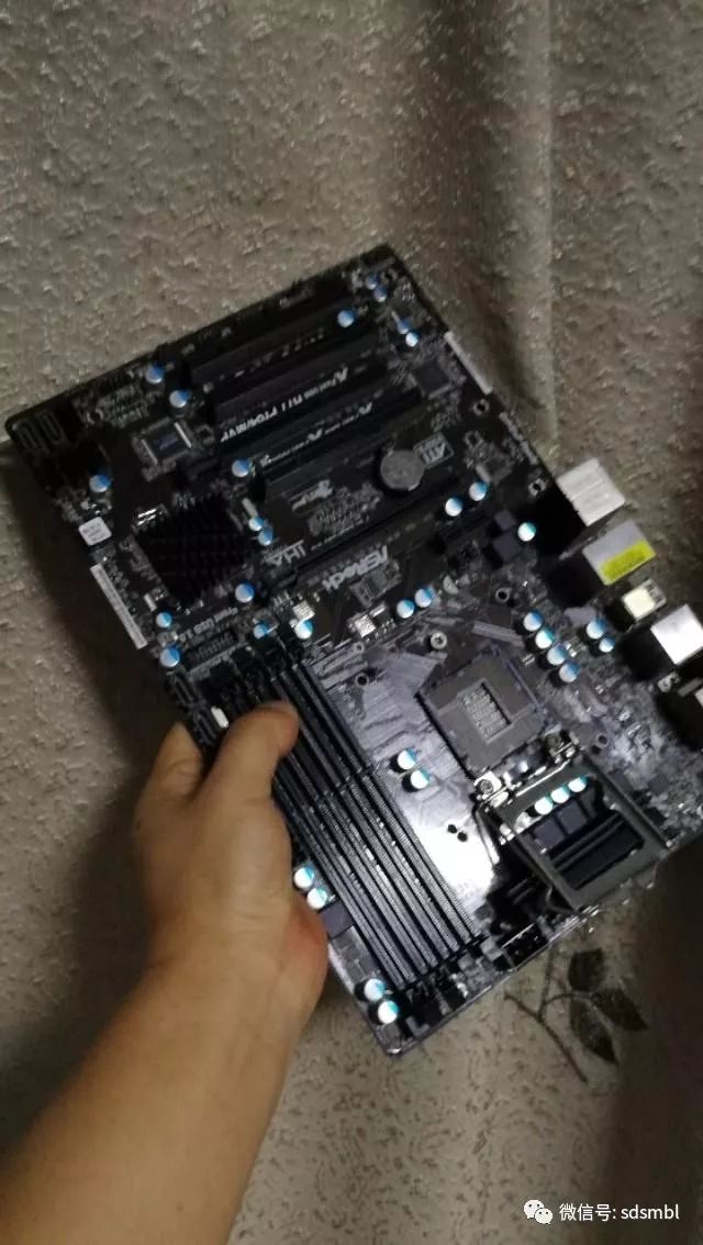 電腦壞了換同型號主板後系統藍屏，刷BIOS後win7正常啟動 科技 第2張