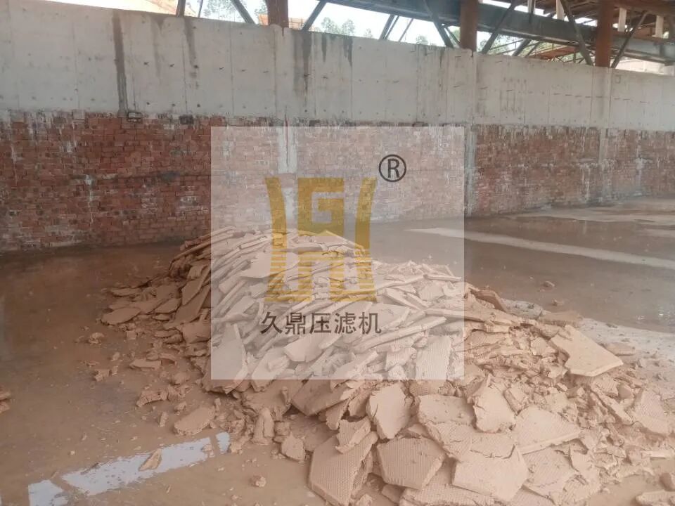 墙裂推荐（砂处理设备工艺流程）机制砂污水污泥的处理方法，(图18)