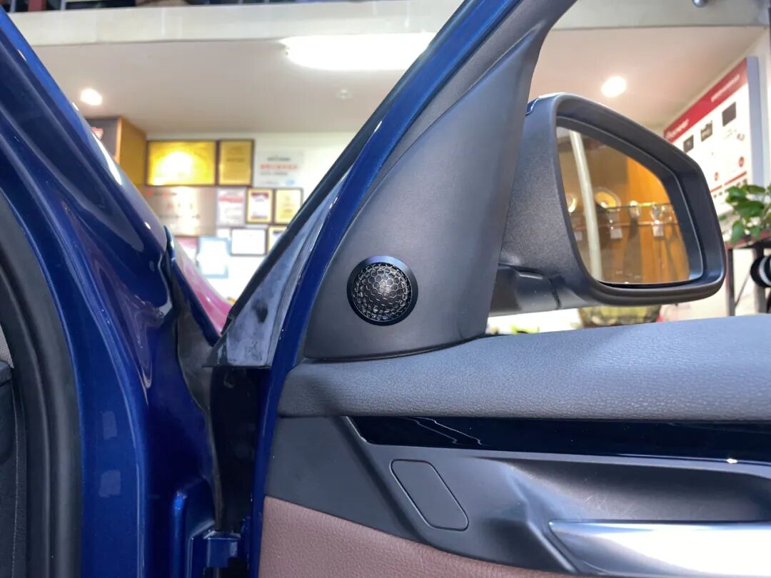 简约升级让宝马x1音响也有层次感