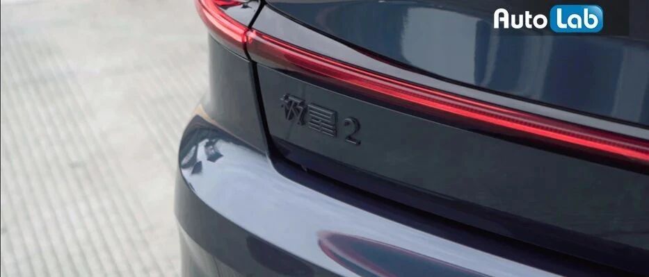 【视频】Polestar 2试驾：从赛场到林间，运动加持助力速度表现