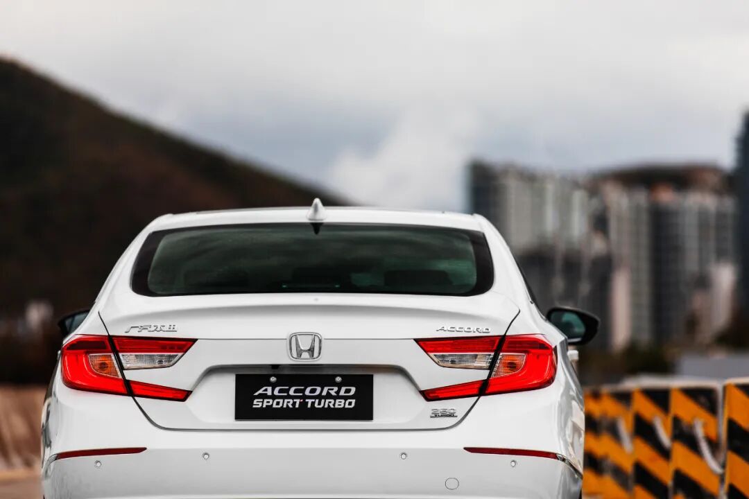 第十代雅阁成功背后 年轻设计 黑科技动力和60万车主口碑 柠檬资讯