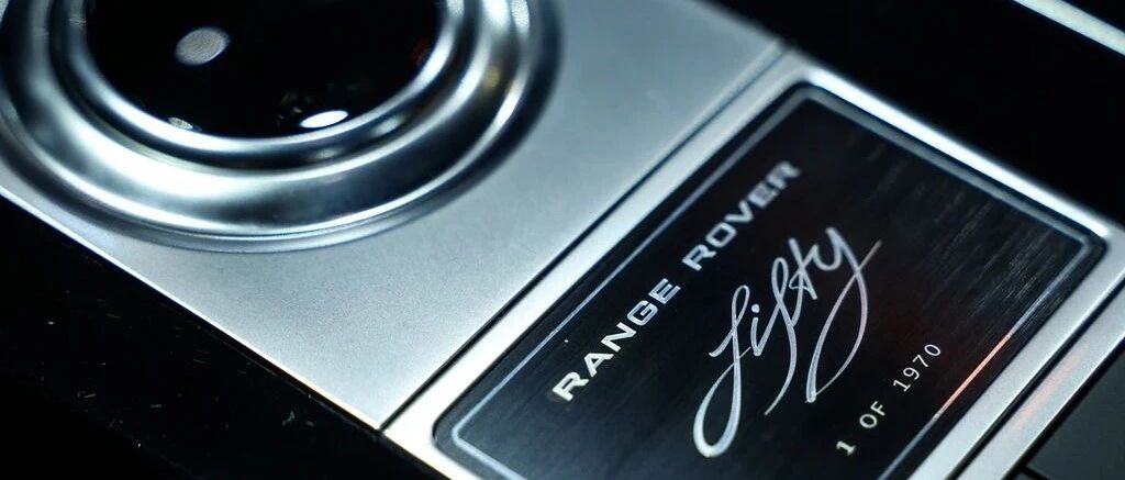 售价超200万的路虎揽胜还有最奶爸的路虎卫士,谁才是你的菜？