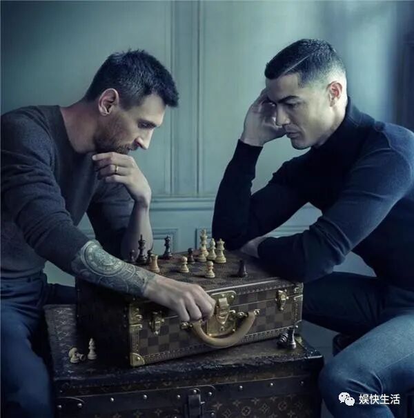 C羅梅西“同框”了 網友點讚	：賽場C羅被嚇出表情包快收藏（梅西c羅同框手機壁紙）