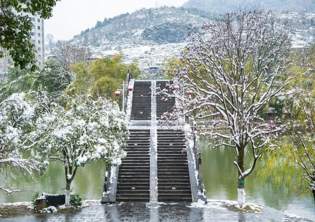 广东财经大学是本一吗_浙江财经大学是1本吗_吉首大学是几本