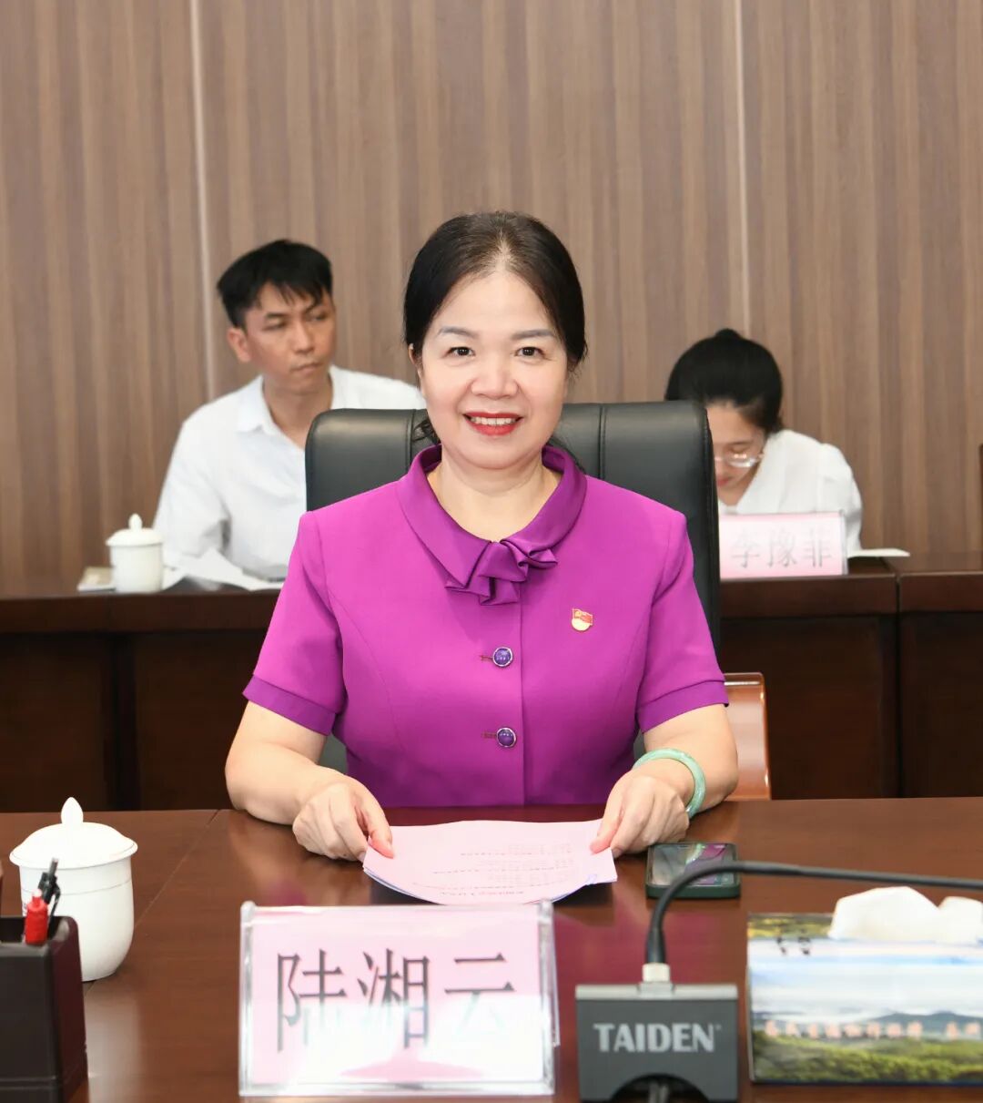高峰林场党委书记陆湘云高峰林场党委书记陆湘云,副场长蒙好生,自治区
