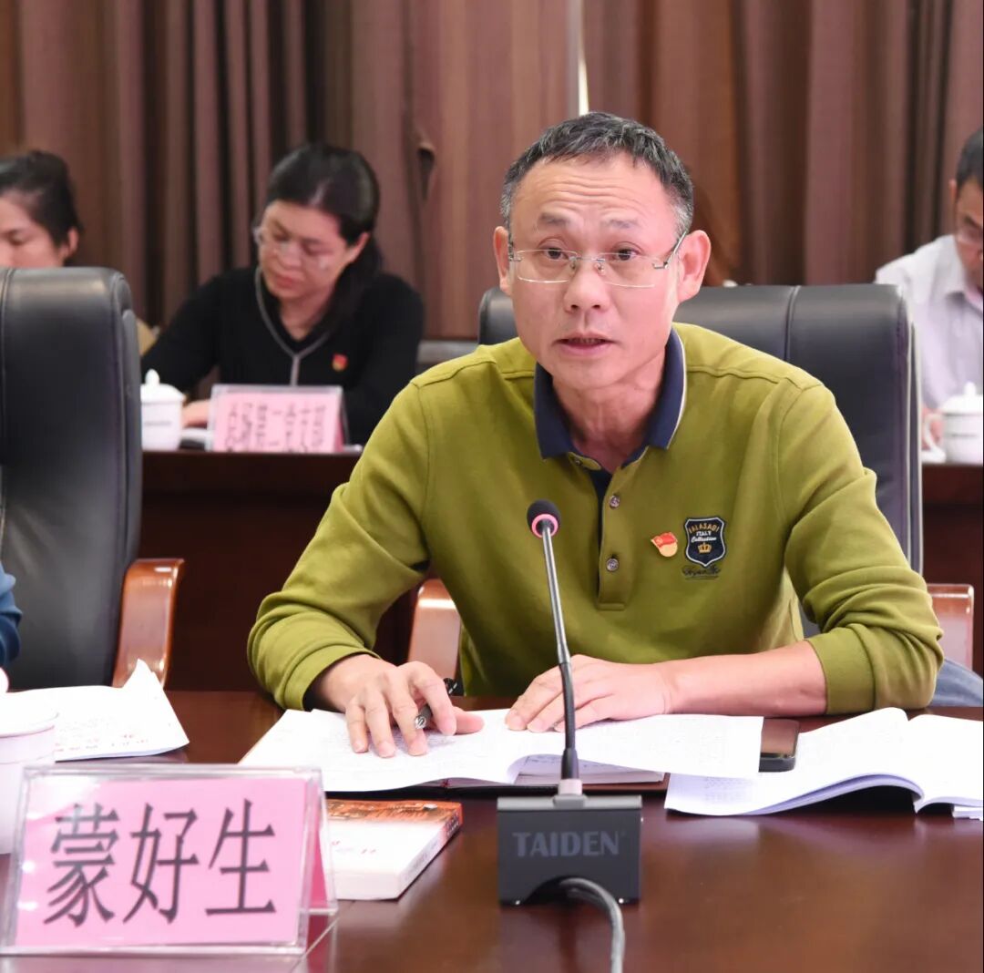 高峰林场党委委员,常务副场长莫凡高峰林场党委副书记,纪委书记陆艳武