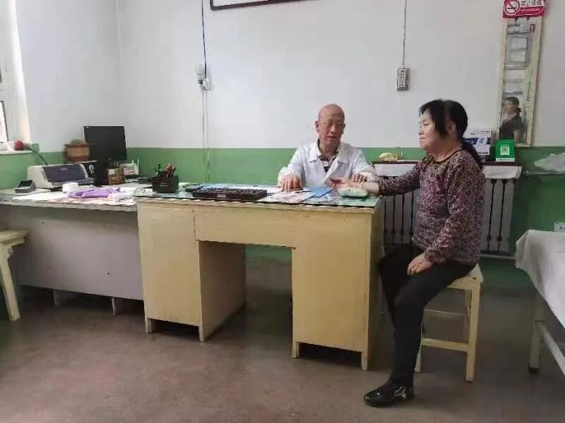 怎么放听诊器倾情守护群众健康的村医郑继林：只要我还能动，就不会放下听诊器_https://www.jmylbn.com_新闻资讯_第6张