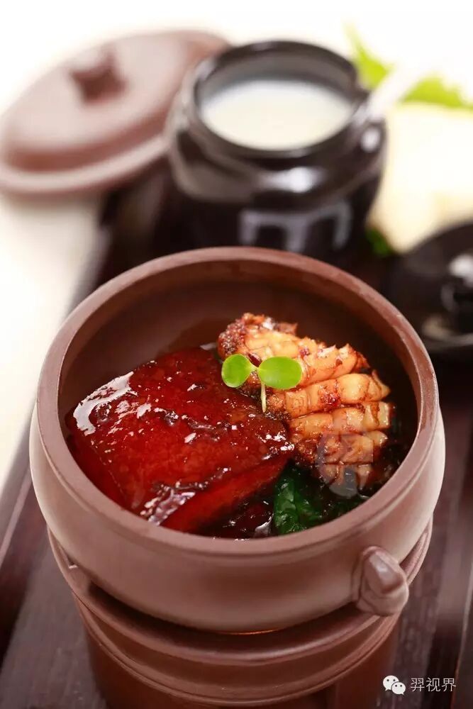 羿图羿语:  拍摄红烧肉,关键是注意反光,肉面上的