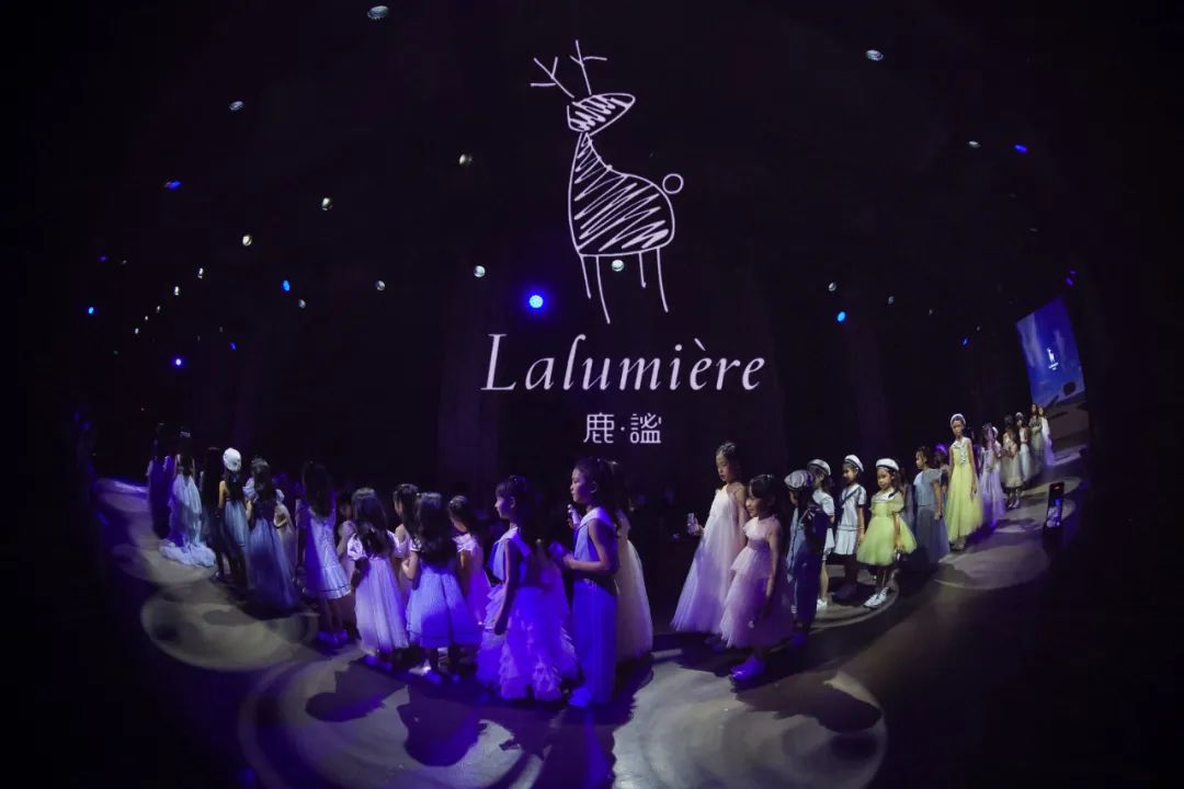 S/S 2023深圳时装周 | La Lumière鹿·谧秀场往届回顾(图4)
