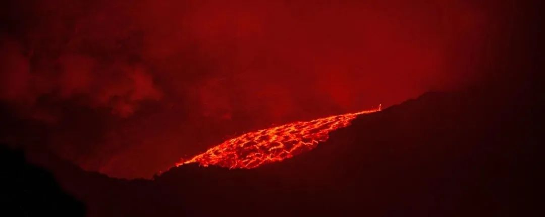 徒步15公里，經歷了毒氣、強酸、炎熱，只為了去睡海平面以下150米的火山口…… 旅遊 第26張