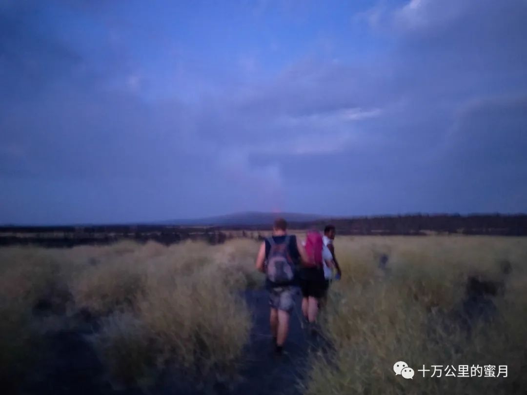 徒步15公里，經歷了毒氣、強酸、炎熱，只為了去睡海平面以下150米的火山口…… 旅遊 第17張