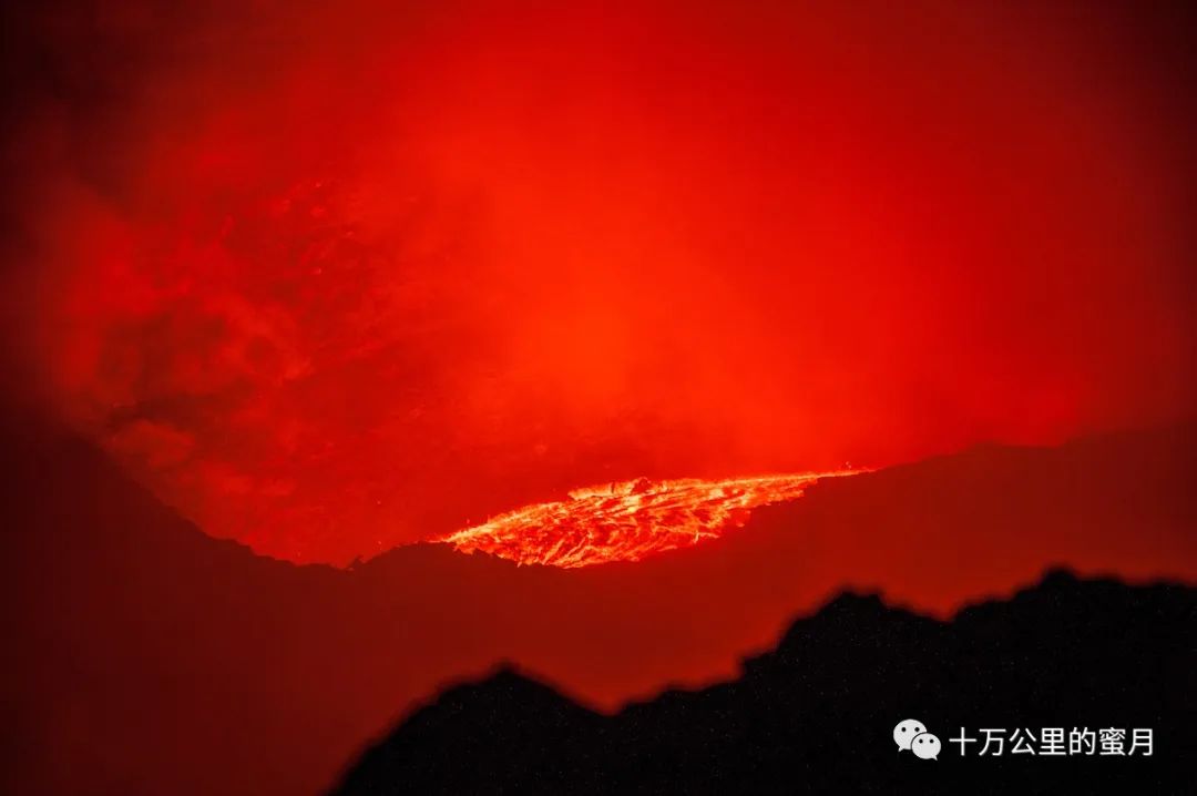 徒步15公里，經歷了毒氣、強酸、炎熱，只為了去睡海平面以下150米的火山口…… 旅遊 第30張