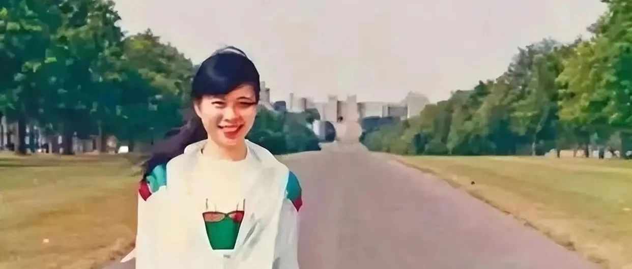 “郭富城大房”:站郭富城背后30年,61岁仍未婚,甘愿为郭带娃