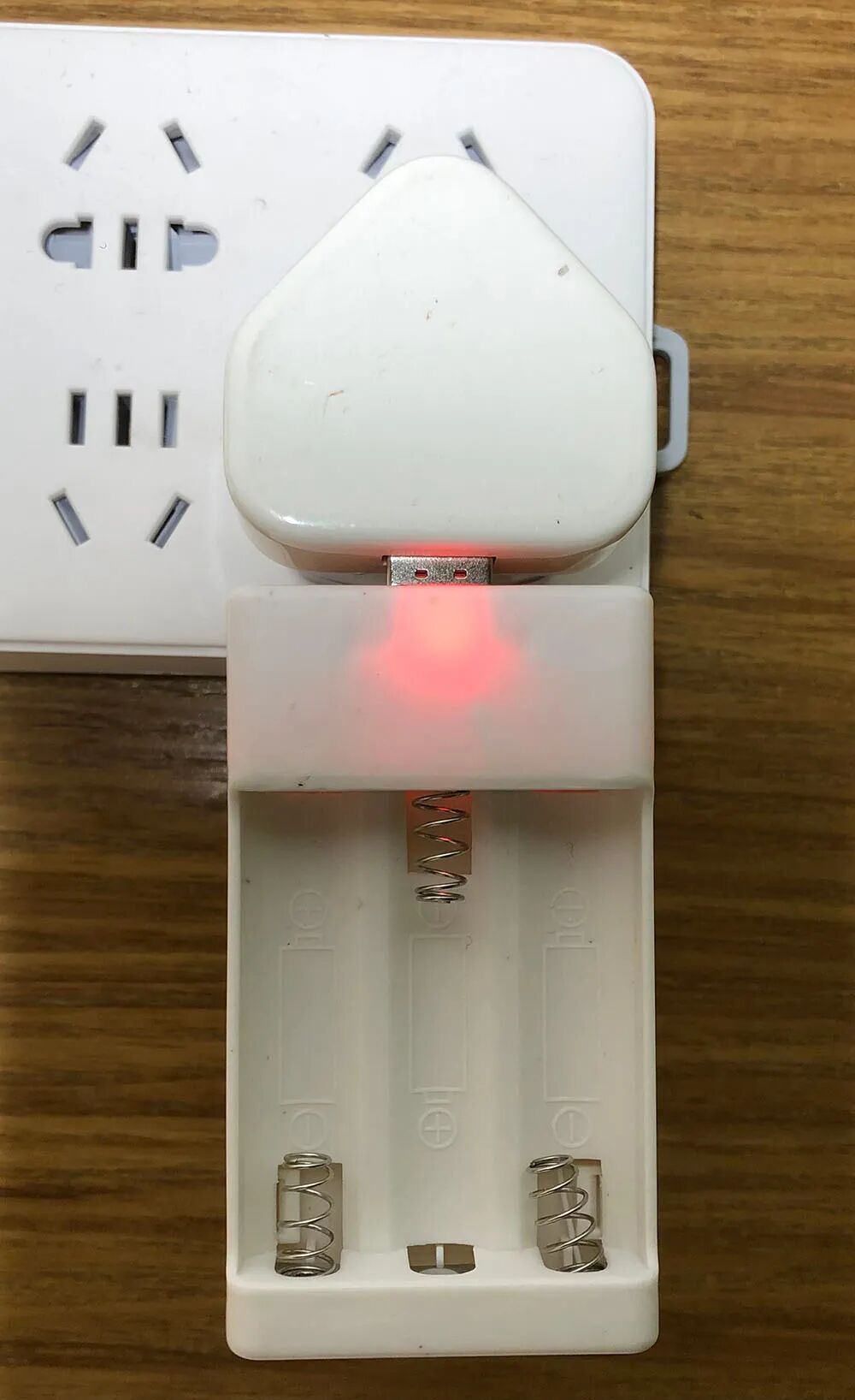 拆解鎳氫電池充電器，簡單的電路設計令人震驚！的圖8