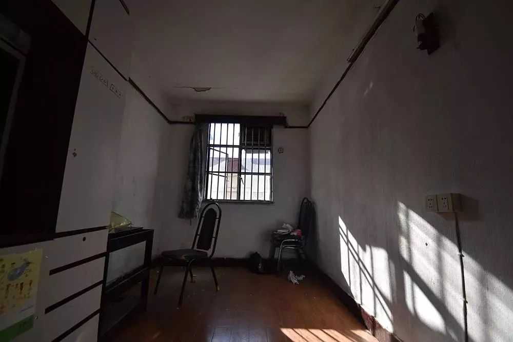 装修公司玻璃广告纸_装饰公司玻璃广告_装修纸玻璃广告公司有哪些