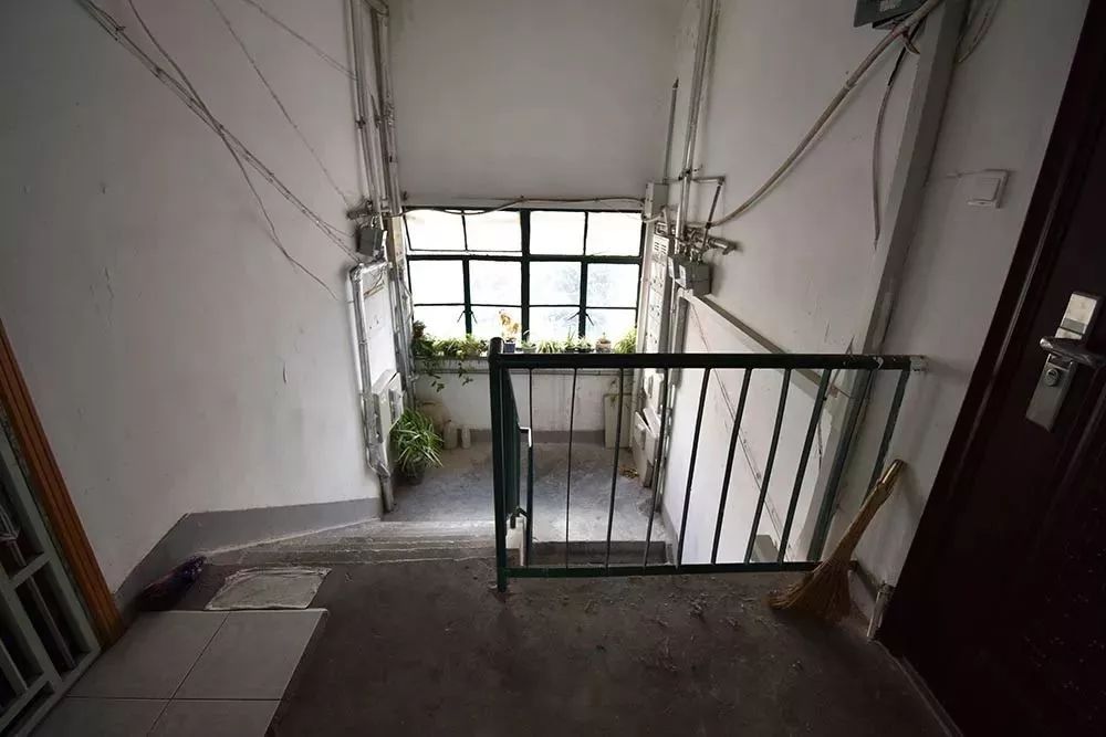 装饰公司玻璃广告_装修公司玻璃广告纸_装修纸玻璃广告公司有哪些