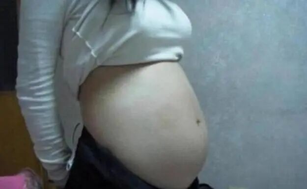 “女不避父”有多可怕？16岁少女被推进手术室，直言：爸爸我恨你