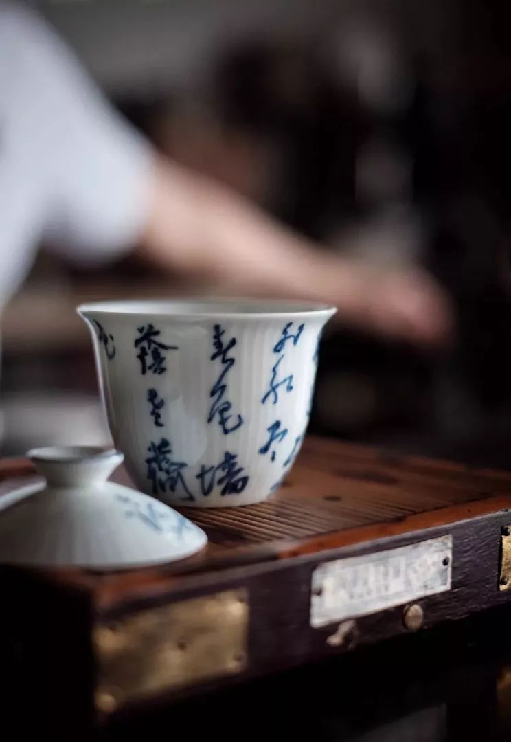 沏一杯暖茶，在秋日静以养清