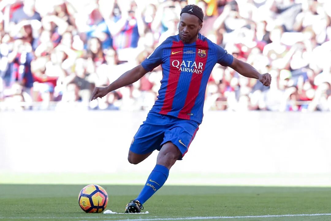 男子伪造印章和材料_男子伪造警车_新加坡护照