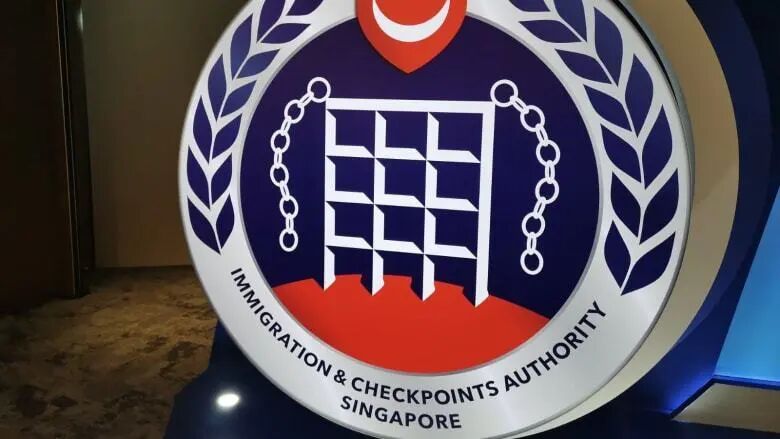 新加坡护照_男子伪造警车_男子伪造印章和材料