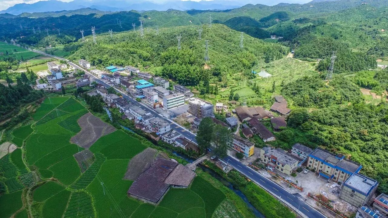 洛阳茶,胶股蓝,九节茶,灵芝,冬菇,古母水鸡一六镇一六镇位于乳源县