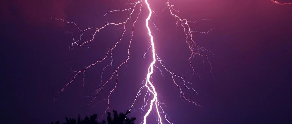 俄乌局势“血溅”全球市场，A股不幸中枪，逾3700只个股下跌，外资“出逃”超70亿元，以史为鉴，A股将走向何方？