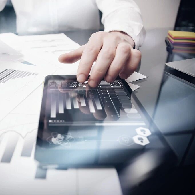 券商2021年奇葩说：高喊4000点，有人靠天干地支炒股，还有人为冲业绩代考、洗车