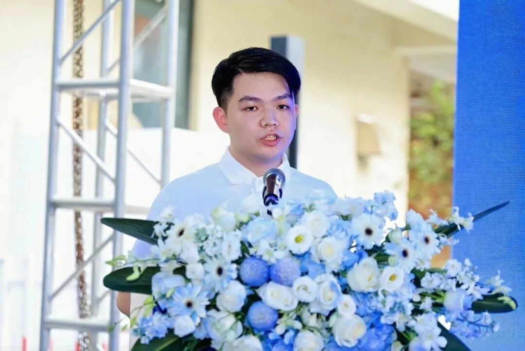 市发改局创新科科长何伟杰.jpg