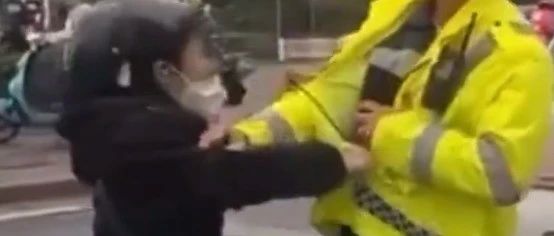 网络舆情分析：南宁一女子抗拒执法，撕扯交警衣服被制服