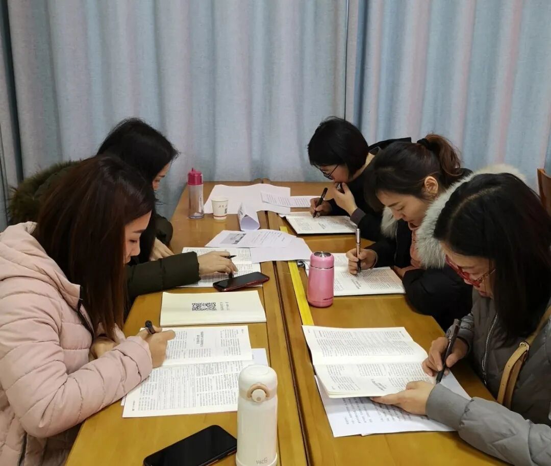 描写会场布置的句子_婚庆布置会场的图片_布置会场图片