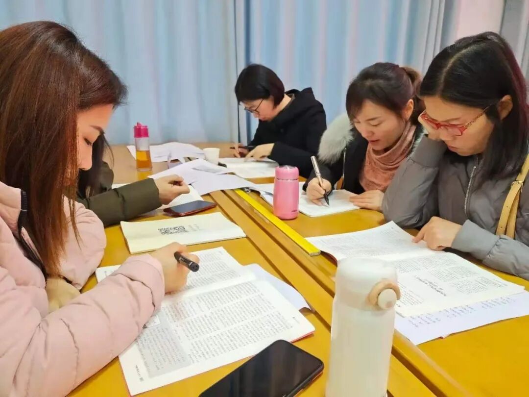 婚庆布置会场的图片_描写会场布置的句子_布置会场图片