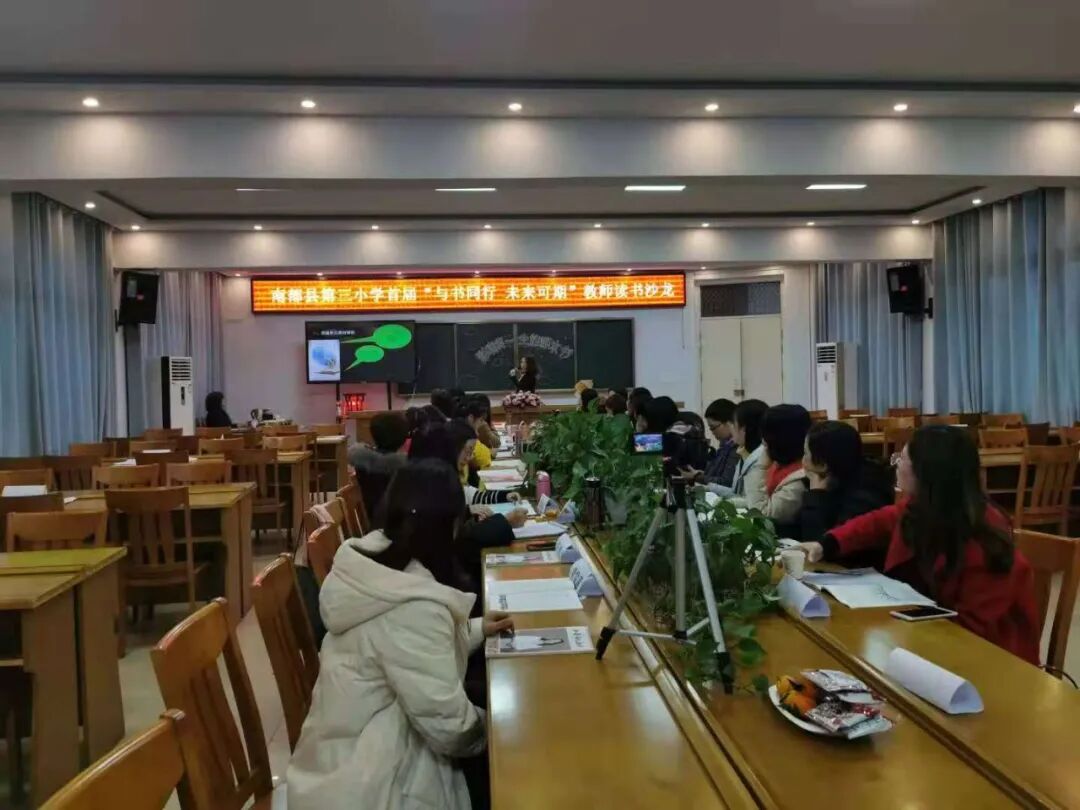 描写会场布置的句子_布置会场图片_婚庆布置会场的图片