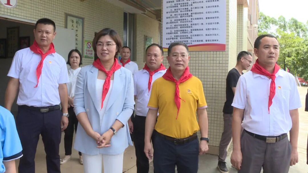 慰问中,邹莹表示,学校一定要为孩子们的成长创造更好的条件,教育部门