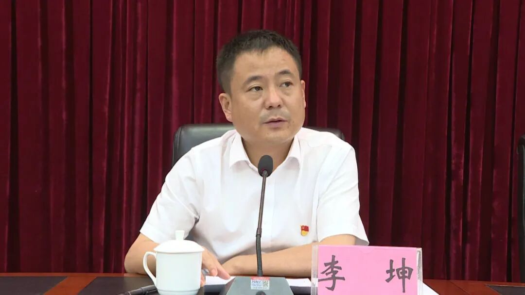 阳东区委副书记,区长李坤出席了会议并作了讲话.