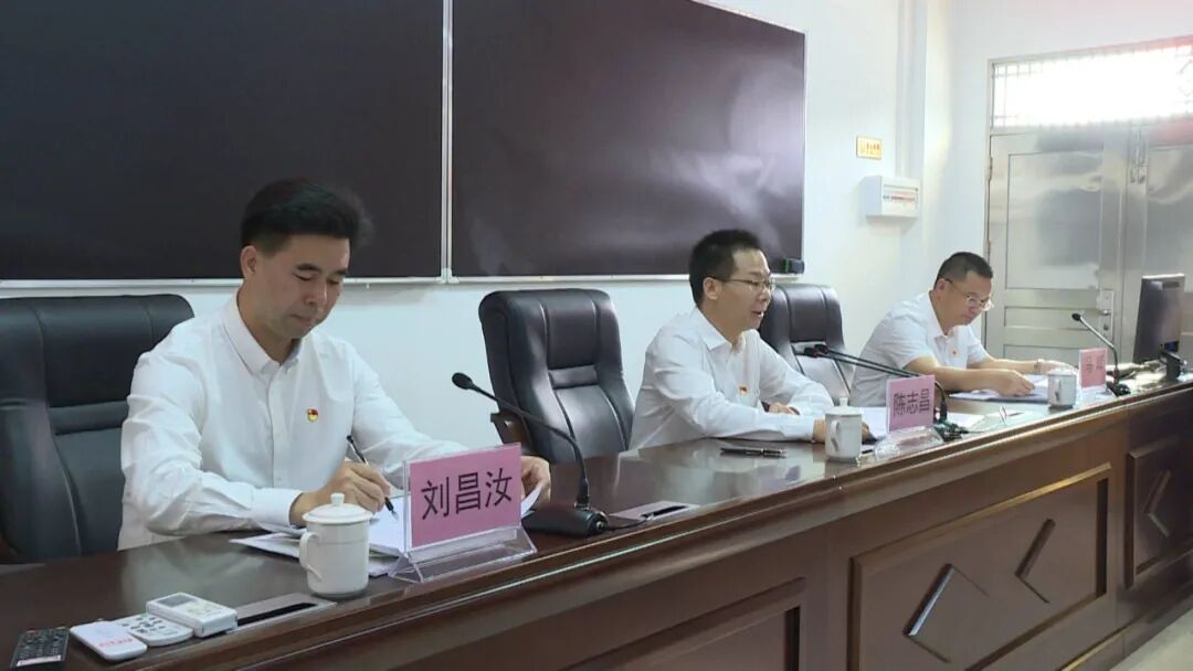 区领导陈志昌出席开班仪式并作动员讲话,他希望全区领导干部要勤学深