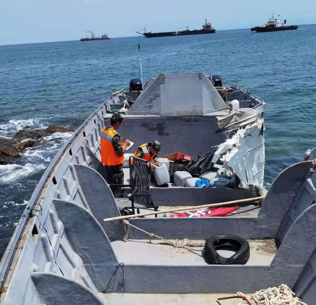 全速追击上演惊险一幕广东阳江海警局查获一艘超大马力摩托艇