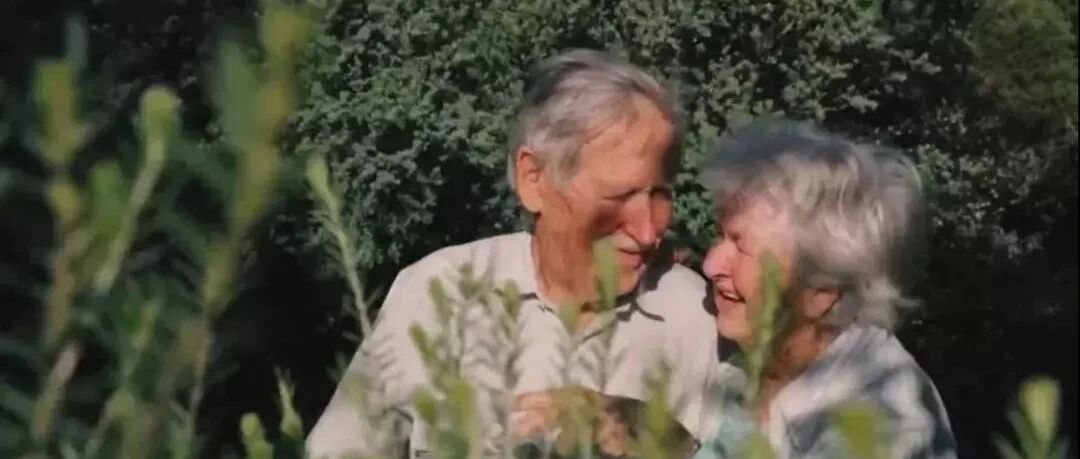 结婚70年没吵架，他们倾家荡产，2年盖一座无敌海景房，一辈子都在热恋