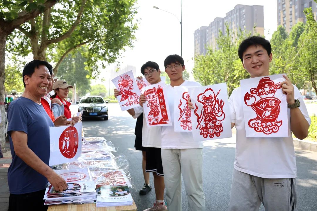 用非遗绝活为考生送祝福