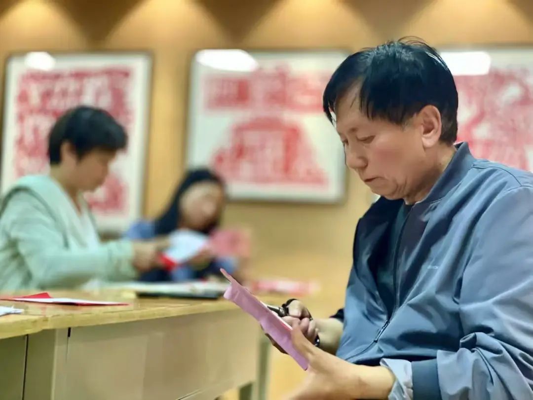 用非遗绝活为考生送祝福