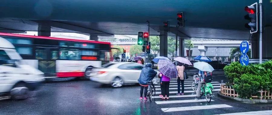 魚缸底鋪什么好_地板橫鋪豎鋪效果圖_車底鋪木地板