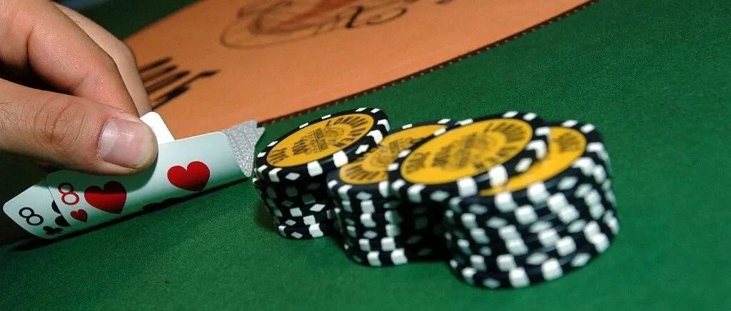 A股利好利空晚报 | 地产利好传闻遭澄清！大基金一次性减持3股，芯片龙头“出事”