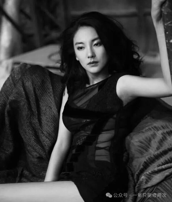 张雨绮惊现罕见泳装照完美身材展露无遗纤细蛮腰修长美腿