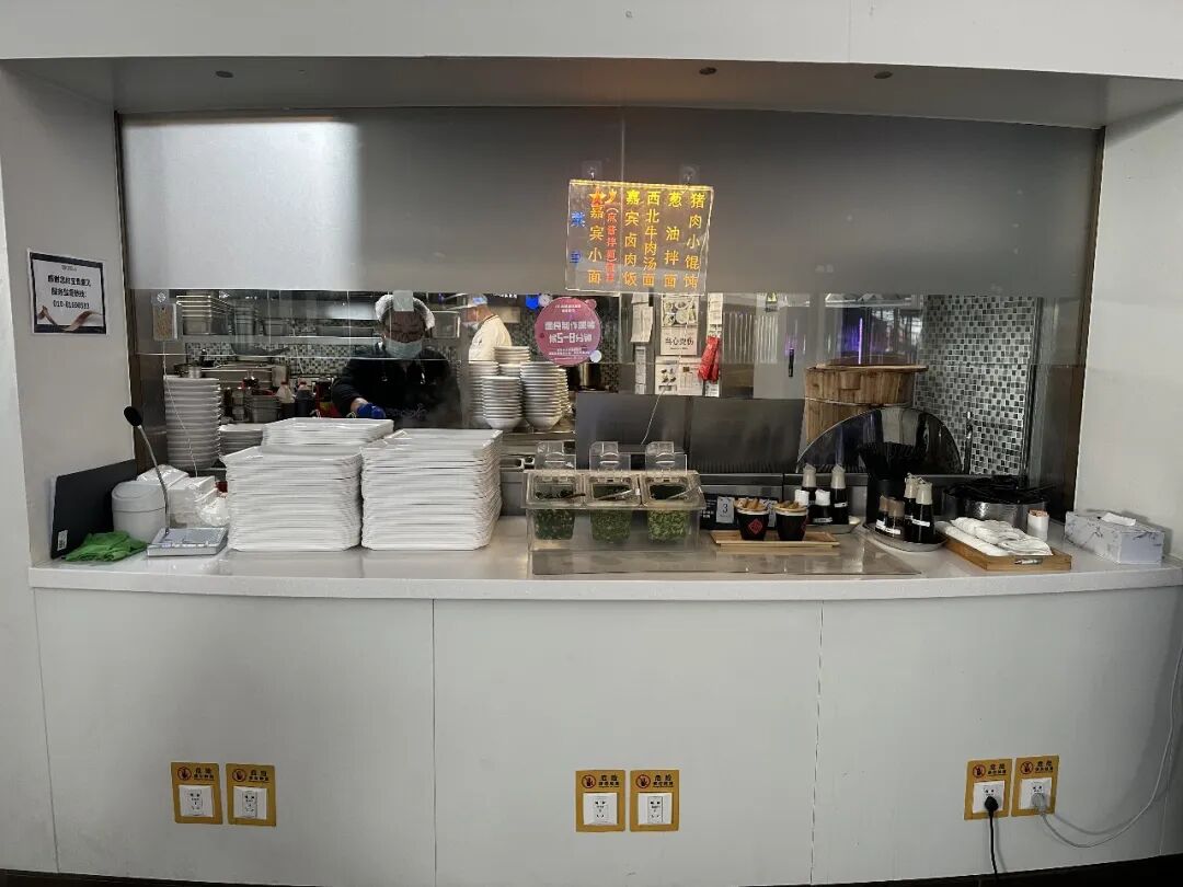 北京大兴机场贵宾厅体验：进港航班落地后也能进休息室吃午饭