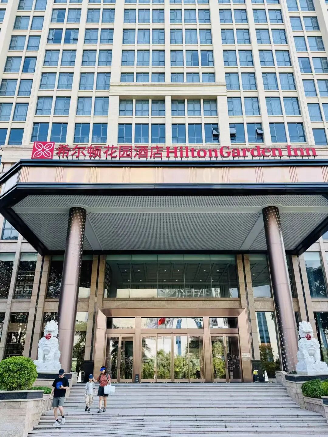 江门希尔顿网红图书馆酒店体验 亲子阅读打卡与工业风景观