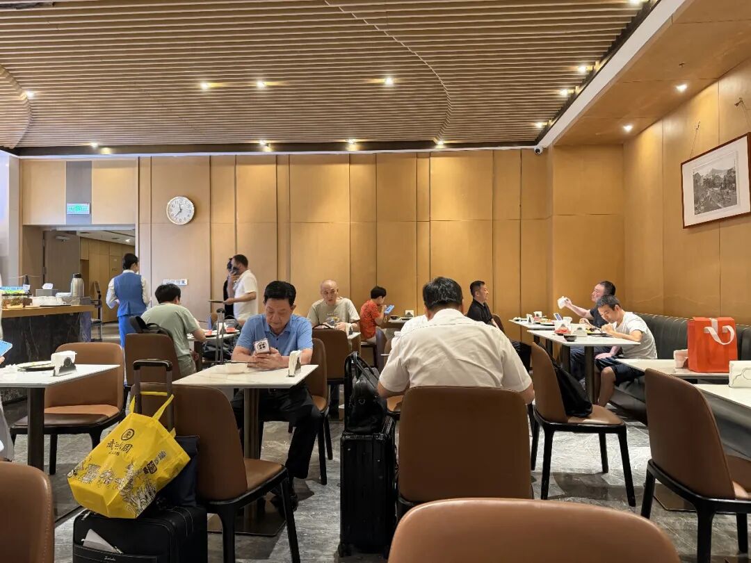 南京禄口机场T1 V8贵宾厅手工酸梅汤 机场贵宾室餐饮体验记