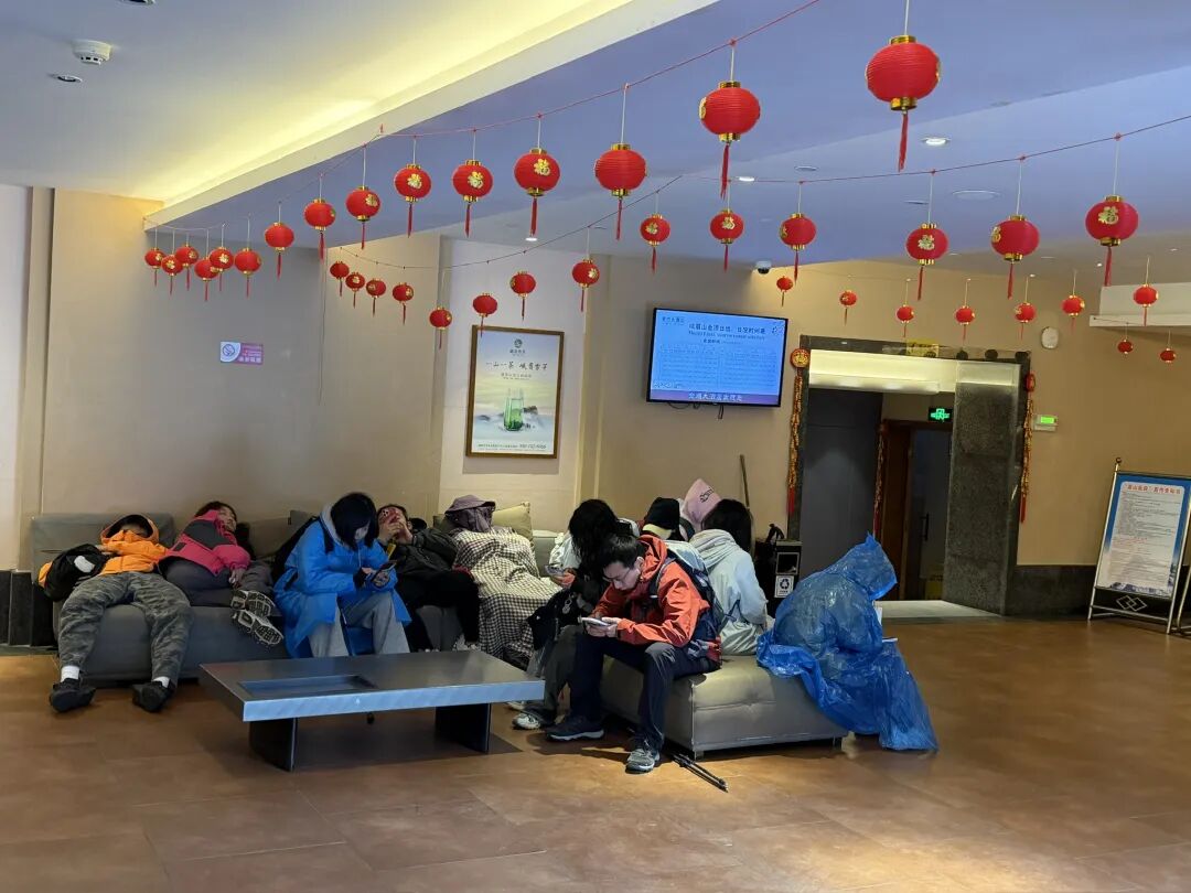峨眉山金顶山顶酒店657元一晚，步行5分钟看日出